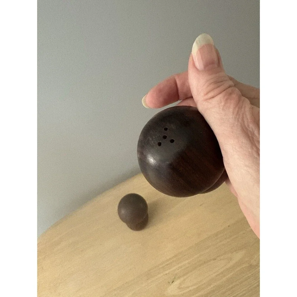 Vintage Carved Walnut Wood Mushroom Salt and Pepper Shakers Decor Garden **